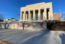 Soldiers Memorial Vandalizado • St. Louis (Foto: J.Klein)