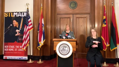 Alcalde de St.Louis Lyda Krewson en Rueda de Prensa