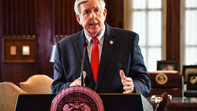 Gobernador de Missouri, Michael Parson anuncia plan de reapertura de Missouri