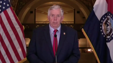 Gobernador de Missouri en Rueda de Prensa el 1 de Abril, 2020