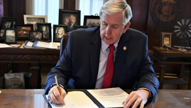 Gobernador de Missouri, Michael Parson firma Orden Ejecutiva extendiendo Estado de Emergencia hasta el 15 de Junio, 2020