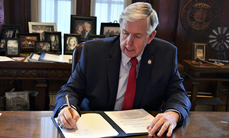 Gobernador de Missouri, Michael Parson firma Orden Ejecutiva extendiendo Estado de Emergencia hasta el 15 de Junio, 2020