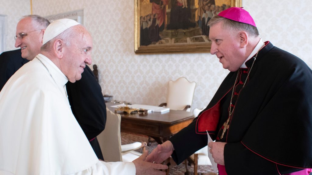 Católicos de St.Louis dan bienvenida a nuevo arzobispo Mitchell Rozanski 1