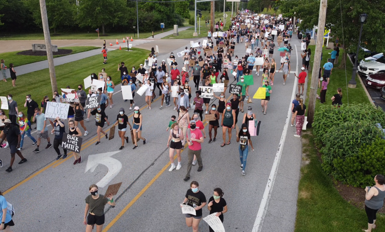 Marcha en St.Louis pide un cambio sistemático al racismo; brutalidad policial 1