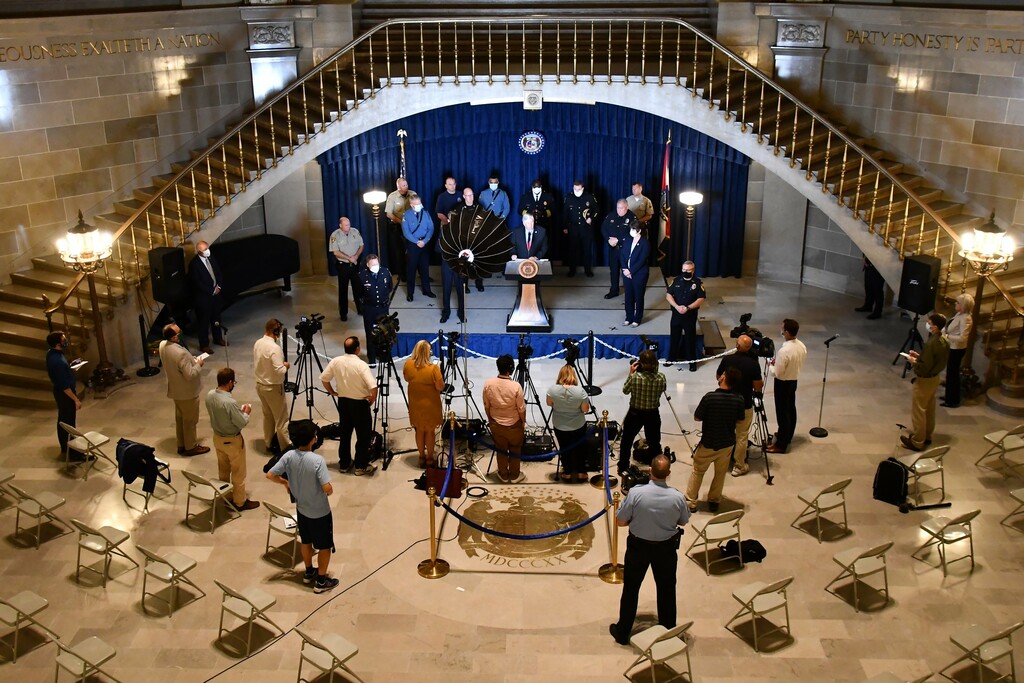 Gobernador Parson pide sesión especial para abordar el tema de la violencia en Missouri 1