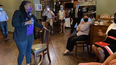 Cory Bush Contesta Preguntas en reunion con comunidad latina de St.Louis