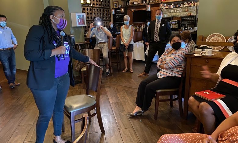 Cory Bush Contesta Preguntas en reunion con comunidad latina de St.Louis