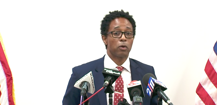 Fiscal Wesley Bell informa de su decisión de no tomar acción contra Darren Wilson por provocar la muerte de Michael Brown jr. en el 2014.