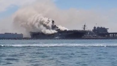 Bomberos combaten incendio en buque anfibio de la Armada EE.UU. en San Diego, 18 marineros heridos 35
