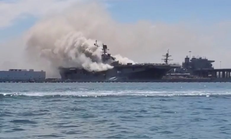 Bomberos combaten incendio en buque anfibio de la Armada EE.UU. en San Diego, 18 marineros heridos 1
