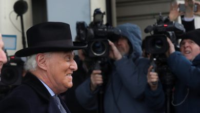 Trump indulta a su aliado y amigo Roger Stone 42