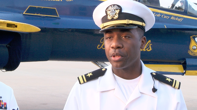 Armada Estadounidense flota nuevo crucero USS St.Louis 1