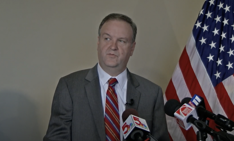 Ejecutivo del Condado de St. Louis, Sam Page implementará nuevas restricciones por COVID en el Condado de St.Louis