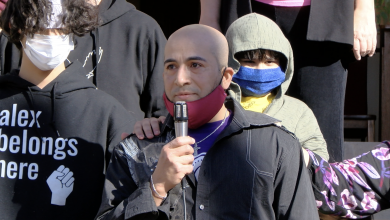 Alex García, inmigrante hondureño, sale de santuario tras 3.5 años