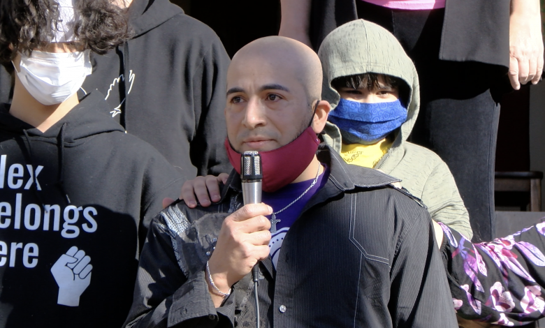 Alex García, inmigrante hondureño, sale de santuario tras 3.5 años