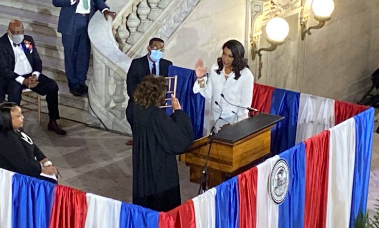 Tishaura O. Jones hace historia; jura como alcalde de la ciudad de St. Louis 1