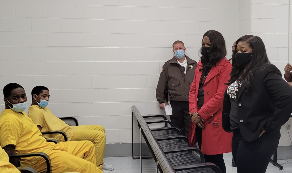 Alcalde Jones y Representante Bush indignadas por condiciones en cárcel de la ciudad llamado el "Workhouse" 2