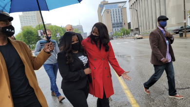 Tishaura Jones y Cori Bush visitan el sistema penitenciario de la ciudad. Foto cortesía del Despacho de la Alcaldesa Tishaura O. Jones