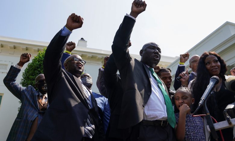 Biden recibe a la familia de George Floyd en la Casa Blanca 1