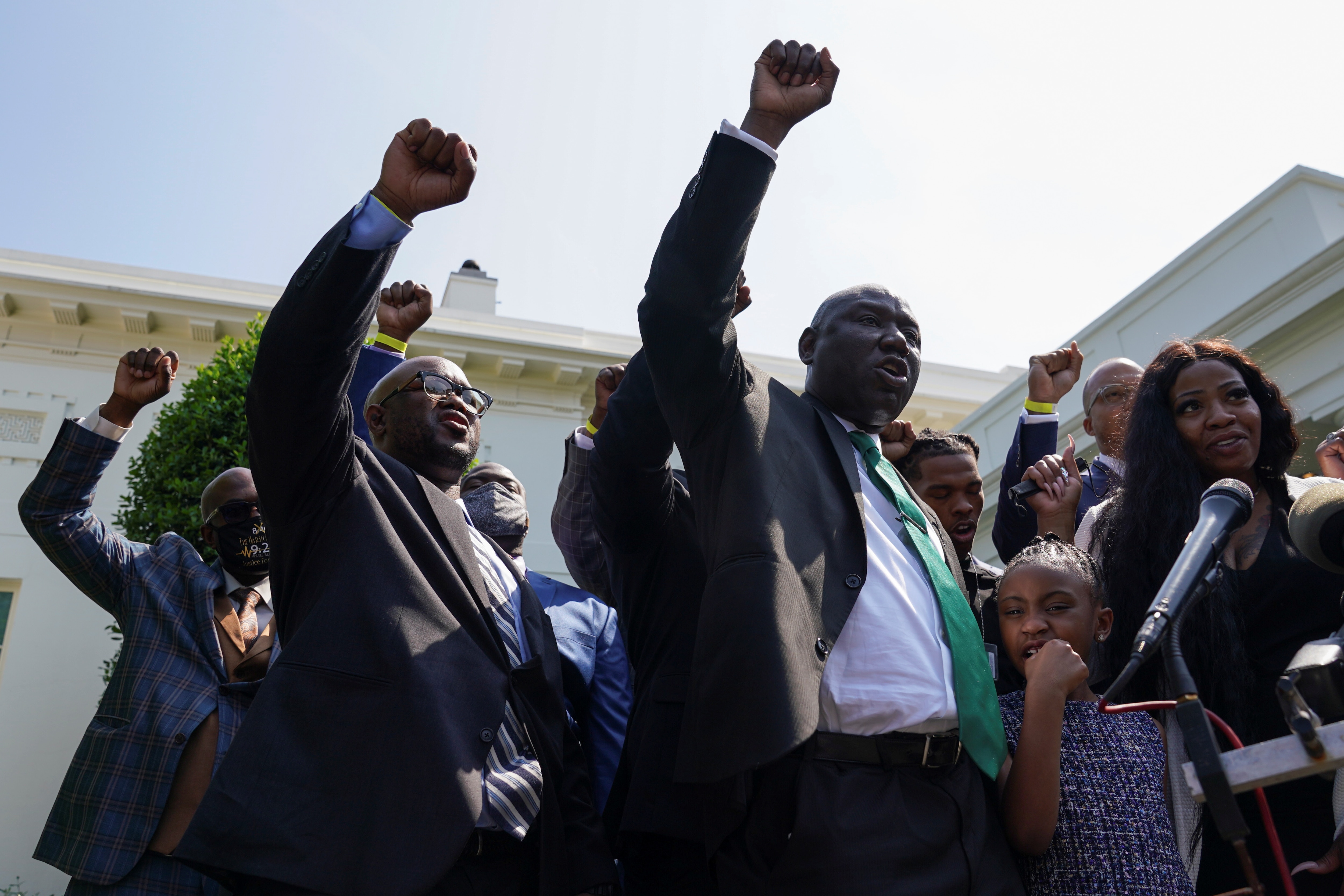 Biden recibe a la familia de George Floyd en la Casa Blanca 2