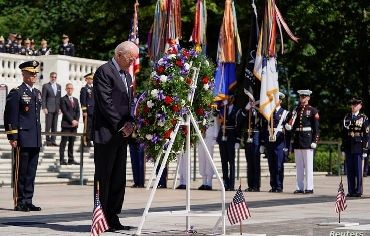 La democracia está en peligro, advierte Biden al honrar a los soldados caídos 1