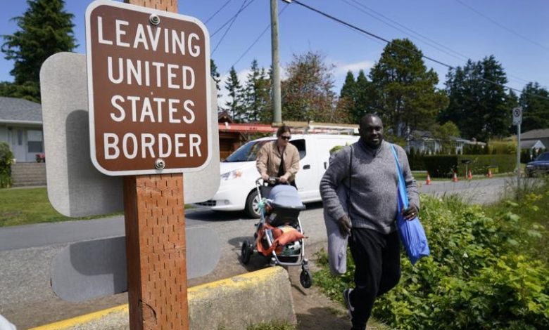Prorrogan restricciones en la frontera entre EE. UU. y Canadá 1
