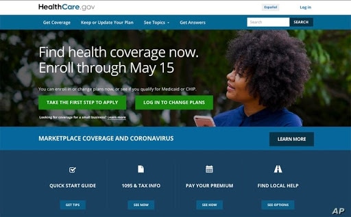 Esta imagen muestra la página principal del sitio web HealthCare.gov el 15 de febrero de 2021