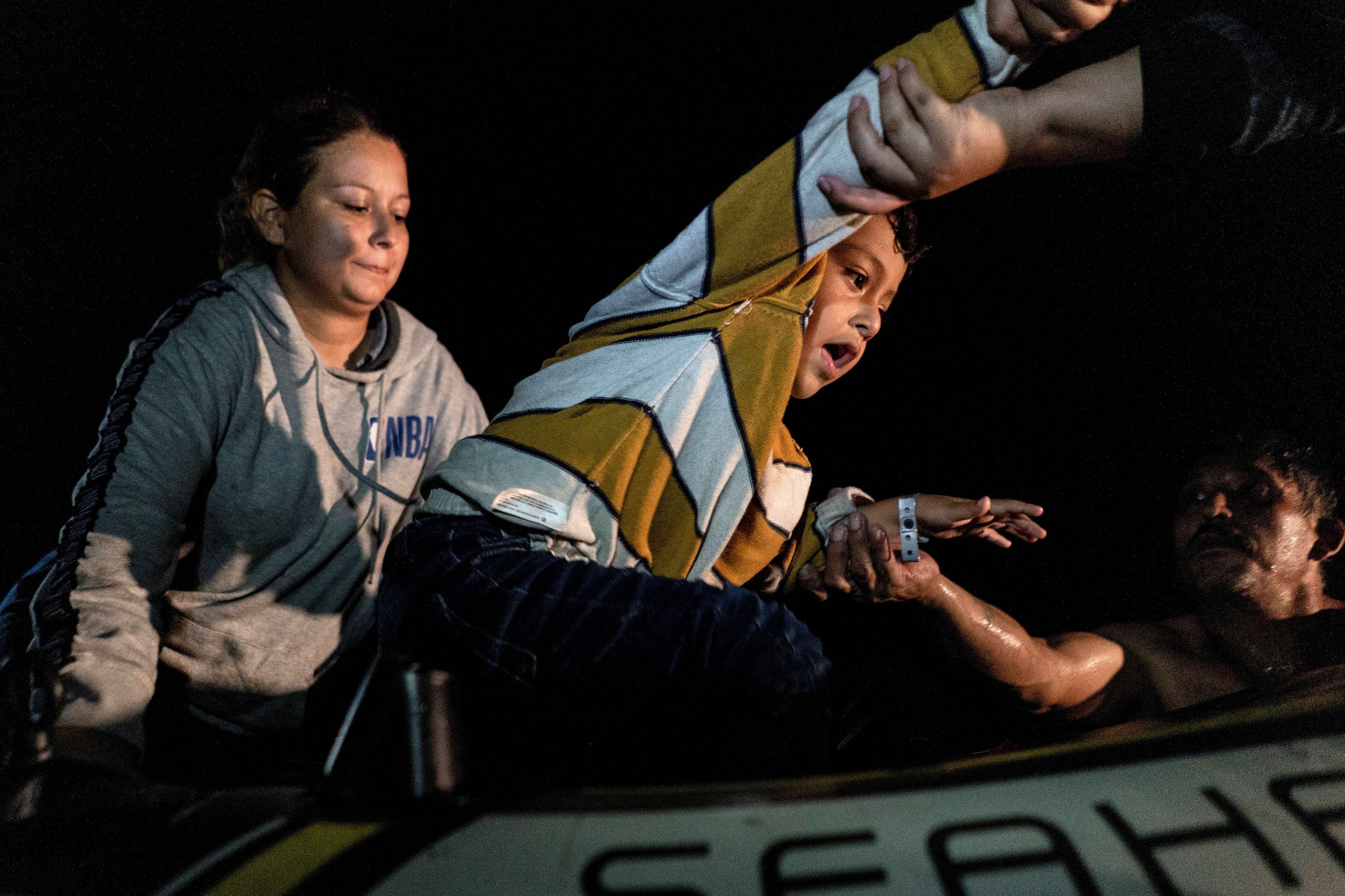 Estados republicanos se alistan para enviar policías y reservistas a la frontera con México 1