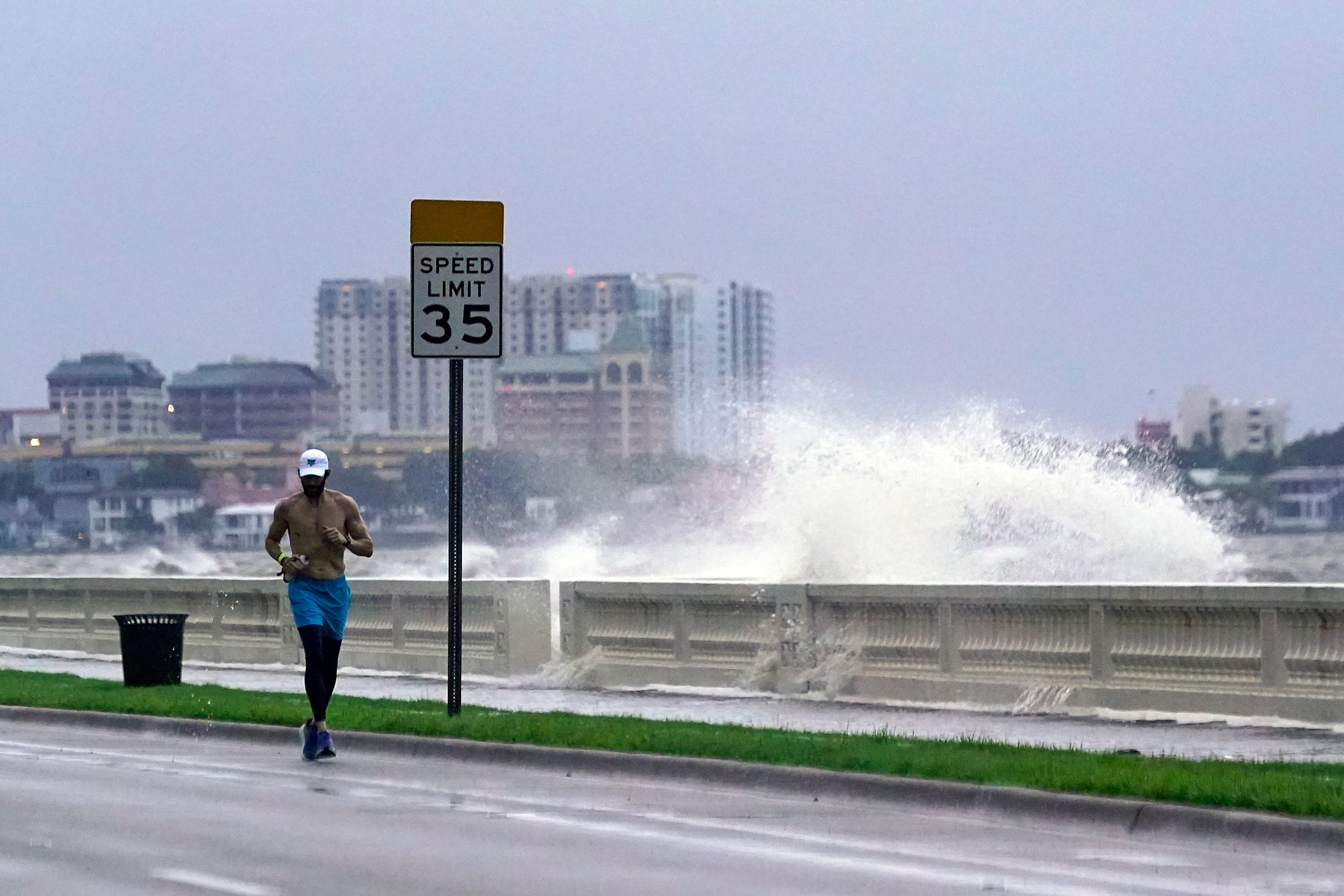 Tormenta Elsa azota Nueva York en su avance por la costa este 1