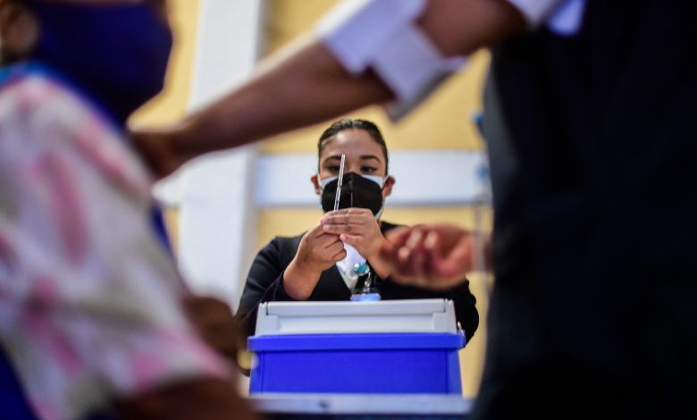 Urgente llamado a la vacunación en EE. UU. ante posible mutación de la variante delta 1