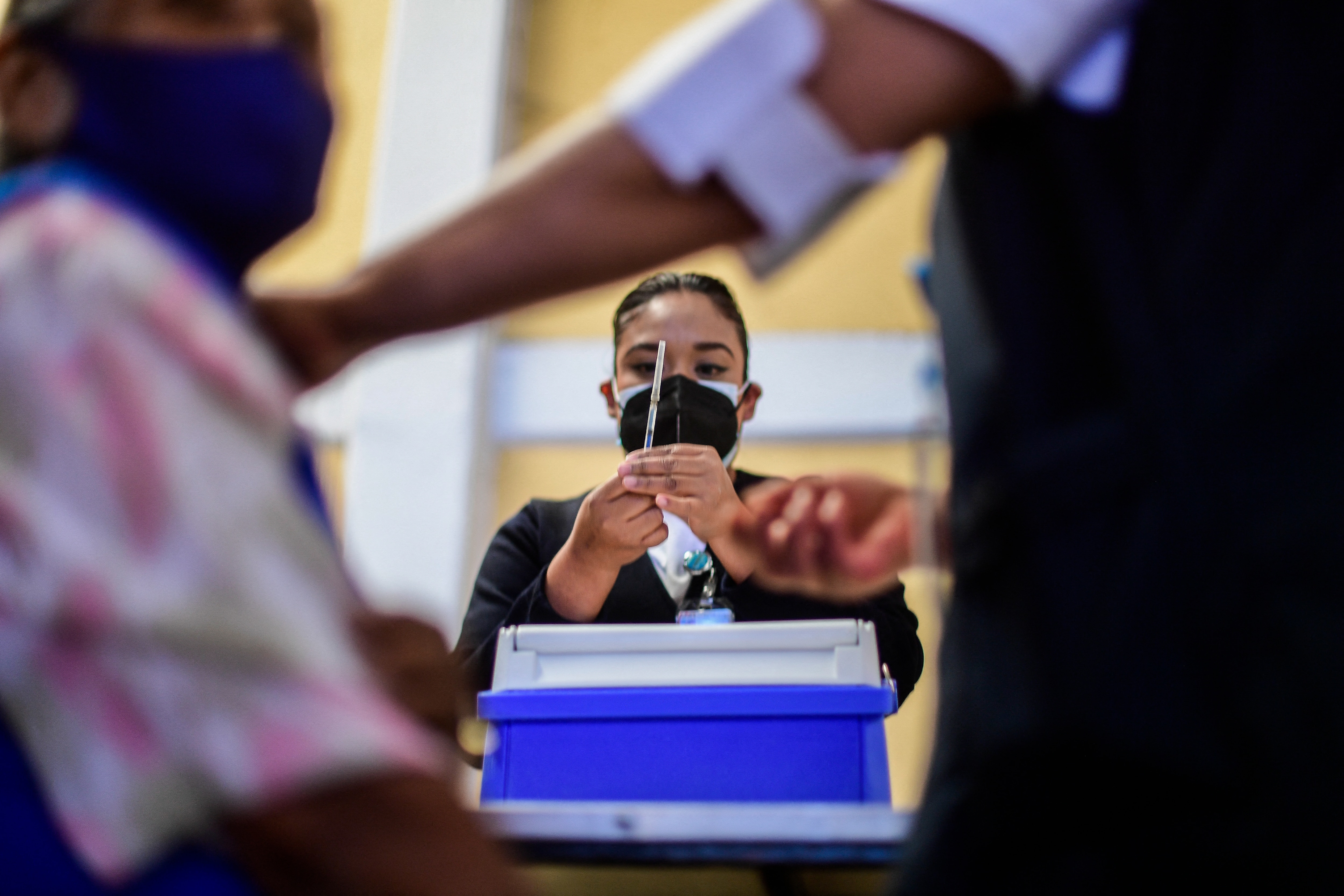 Urgente llamado a la vacunación en EE. UU. ante posible mutación de la variante delta 2