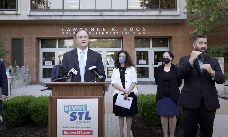 Sam Page aborda comentarios antisemitas durante junta publica