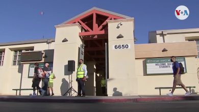 Estudiantes en California regresan a clases tras más de un año de educación virtual 9