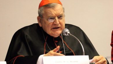 Cardenal Católico Raymond Burke contrae COVID-19; Hospitalizado y usando ventilador 2