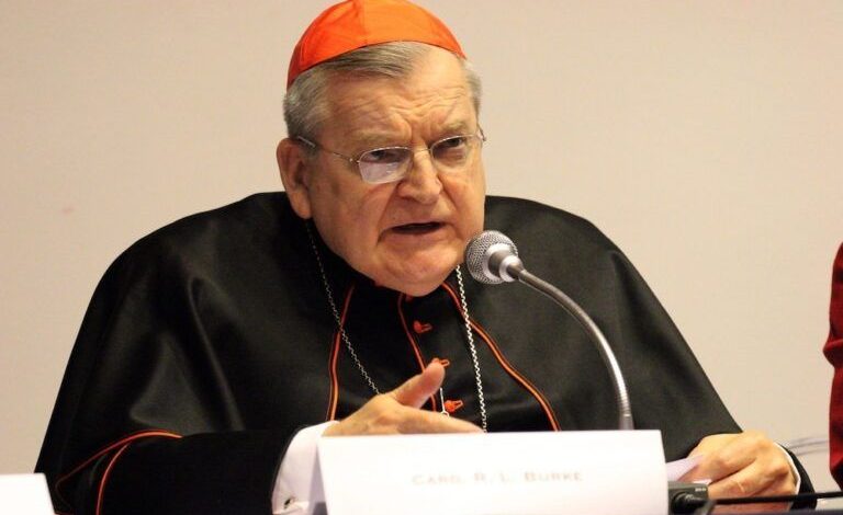Cardenal Católico Raymond Burke contrae COVID-19; Hospitalizado y usando ventilador 1