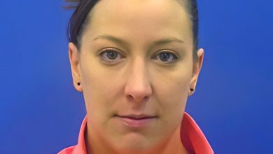 La Policía del Capitolio exonera a uno de sus agentes por la muerte de una insurrecta 71