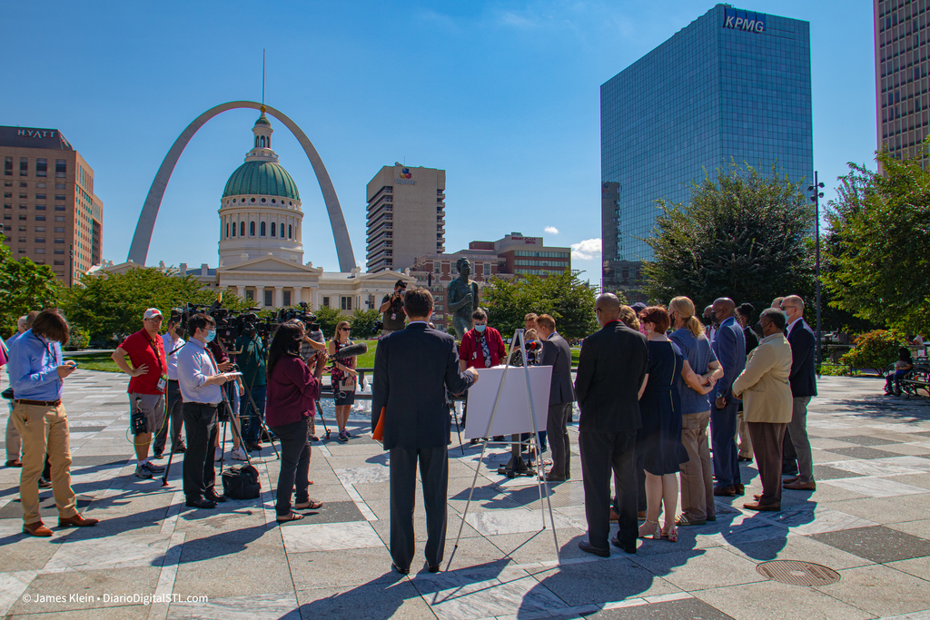 Alcaldesa de St. Louis lanza nueva iniciativa para abordar el problema del crimen en la zona centro de la ciudad 1