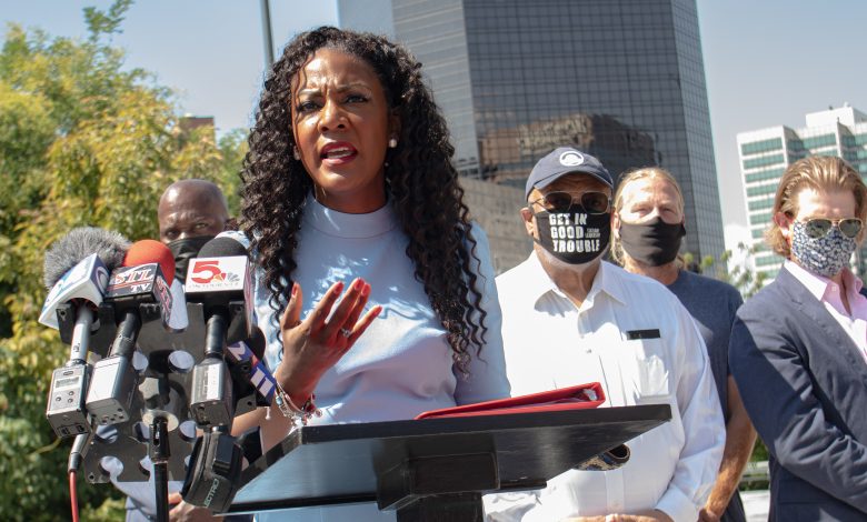 Alcalde Tishaura Jones habla sobre la formación de un nuevo grupo de tarea que buscará soluciones en reducir el crimen y la violencia armada en el caso central de la ciudad. (Foto: J.Klein © DiarioDigitalSTL.com)