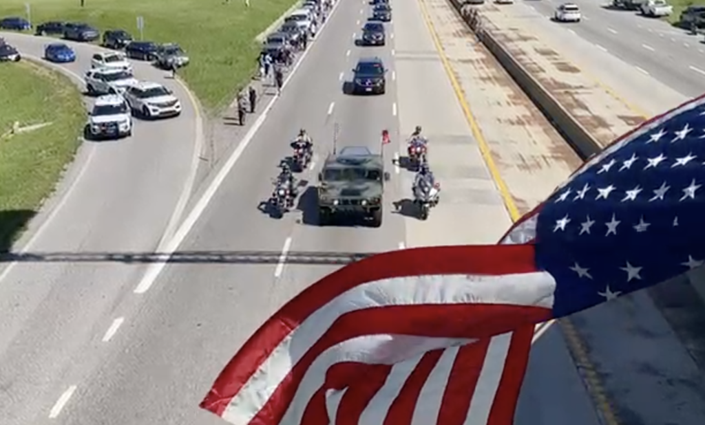 Miles rinden tributo a Marine Jared Schmitz caído en Afganistán en los últimos días del conflicto 1