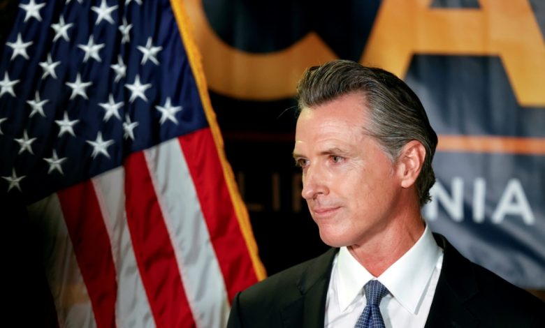 Gobernador de California supera intento de destitución 1
