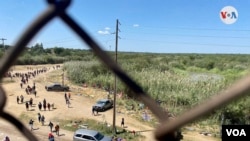 Migrantes venezolanos también aguardan en frontera entre México y EE. UU. 91