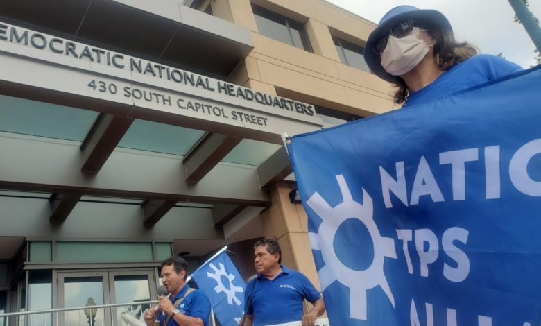 Beneficiarios del TPS protestan por inacción del Senado para ajustar su estatus legal 1