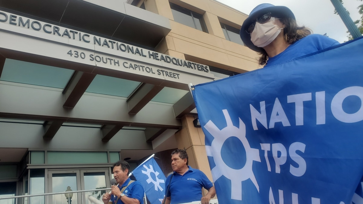 Beneficiarios del TPS protestan por inacción del Senado para ajustar su estatus legal 2