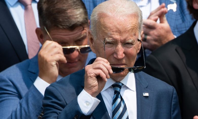 Biden enfrenta división entre su propio partido mientras su popularidad cae, según encuestas 1