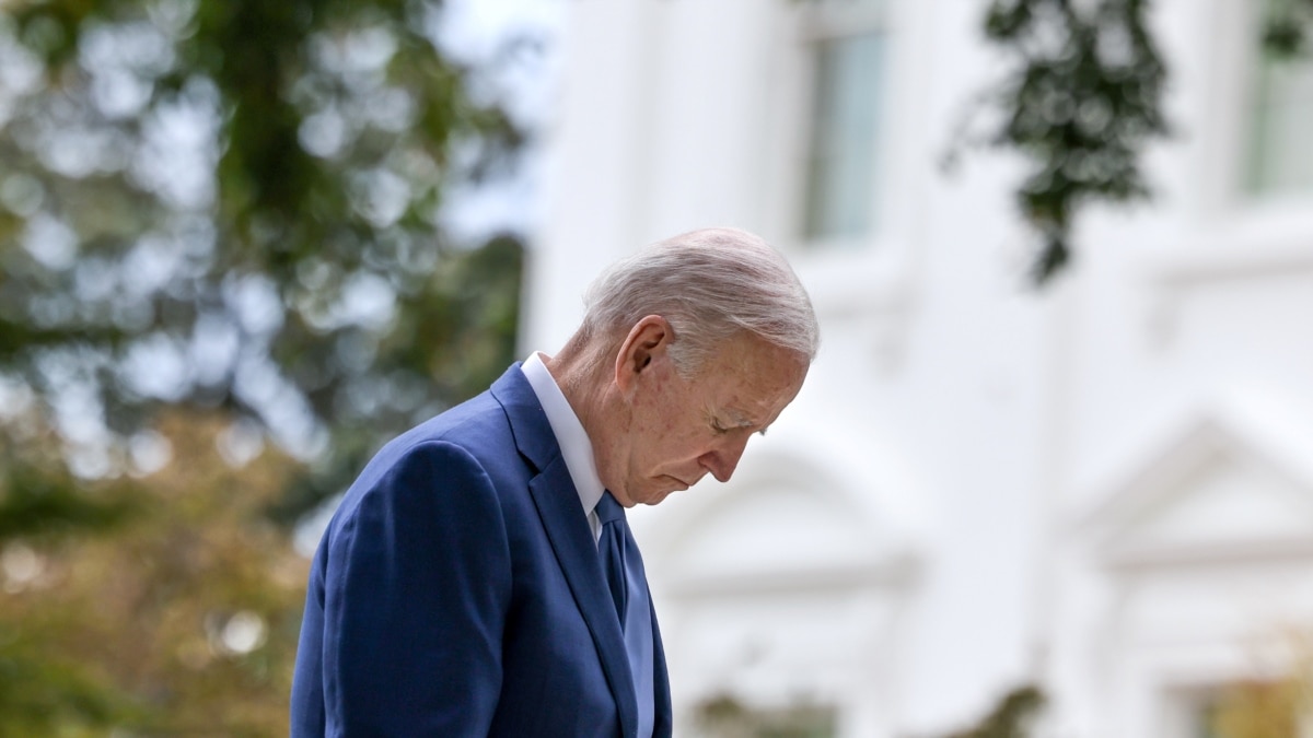 La aprobación de Biden se hunde en las encuestas 2