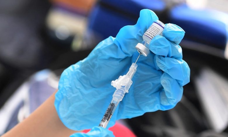 La FDA aprueba mezclar vacunas contra el COVID y respalda dosis de refuerzo 1