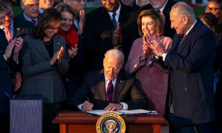 Biden firma legislación de infraestructura por valor de un billón de dólares 1