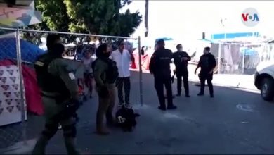 Cercan campamento de migrantes en Tijuana 44