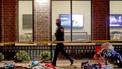 SUV atropella al menos a 20 personas y deja varios muertos en desfile de Navidad en Wisconsin 14