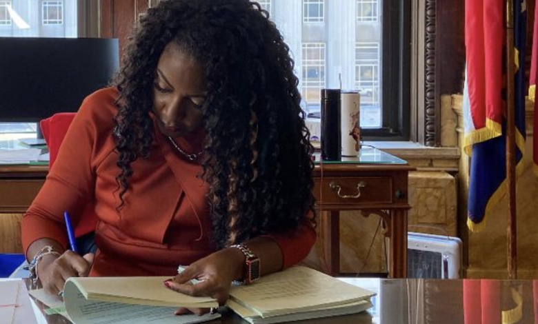 Ayuntamiento de St. Louis distribuye pagos de asistencia únicos por $500 1